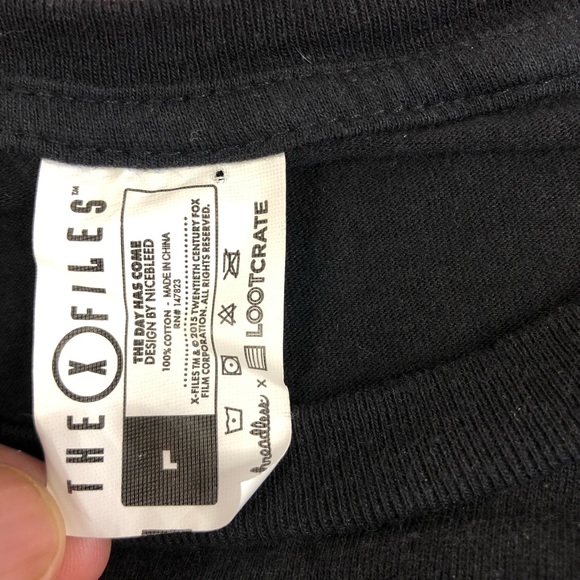 Men’s Threadless x Loot Crate the X-Files Shirt - Picture 3 of 4